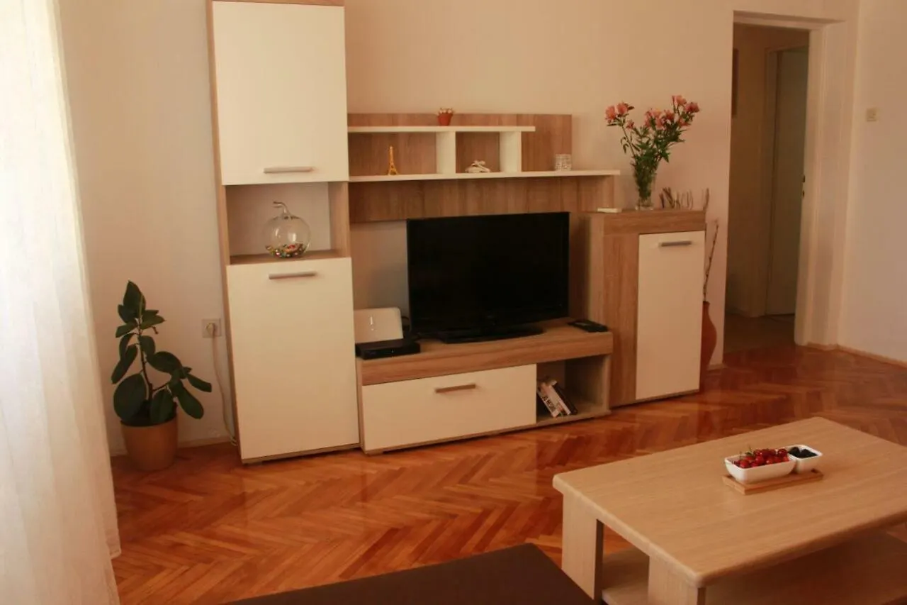 Apartment Monte Paradiso 普拉