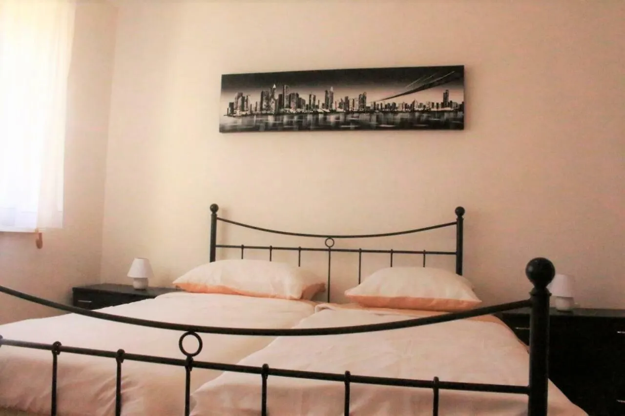 Apartment Monte Paradiso 普拉